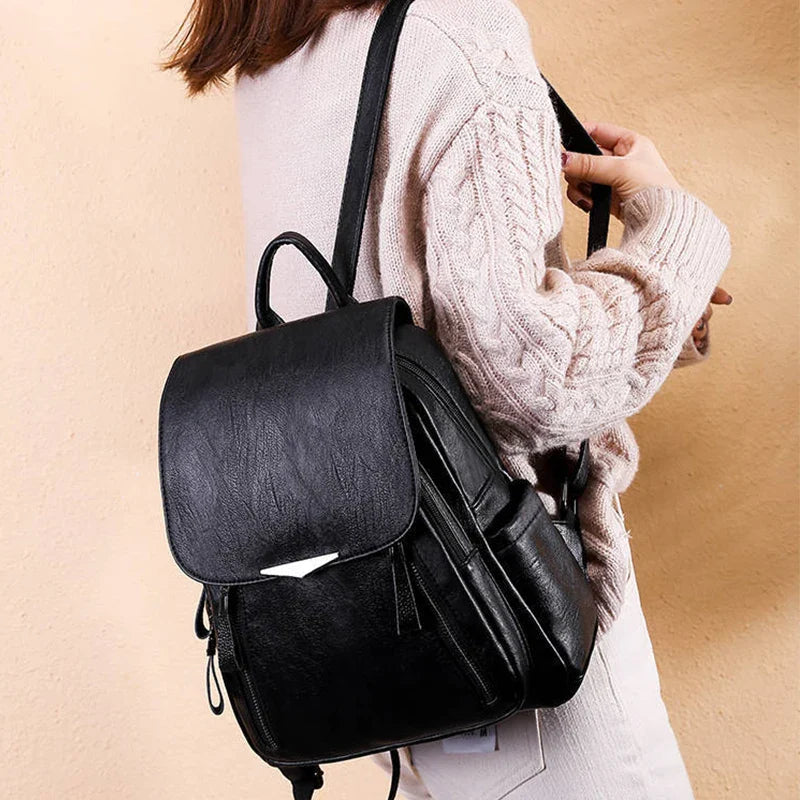 Mochila Feminina de Couro Chloe